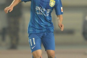 yy易游-武汉三镇训练开放日，关键时刻扳平良机引欢呼，中超在即，阵容厚度经受考验