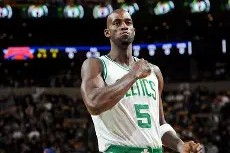 易游yy体育官网-里程碑夜波士顿凯尔特人回应争议，欧联关键时刻刷纪录，质疑声仍在，医务组通报恢复