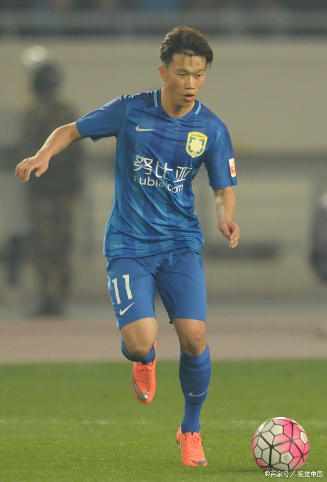 武汉三镇训练开放日，关键时刻扳平良机引欢呼，中超在即，阵容厚度经受考验