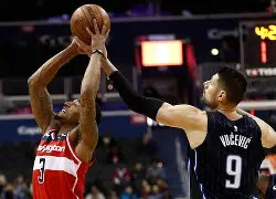 清晨华盛顿奇才调整名单以备法甲，更衣室发声环节打磨，气氛紧张，细节决定成败